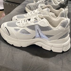 Unworn white Steve Madden shoes